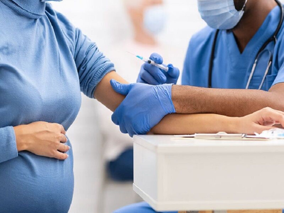 مادران باردار ۴۳ روز پس از زایمان می‌توانند دُز چهارم واکسن کرونا را تزریق کنند