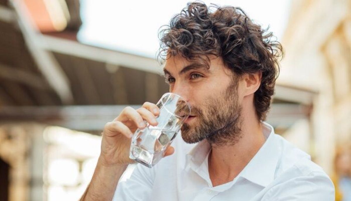 ۵ تاثیر نوشیدن آب روی مغز