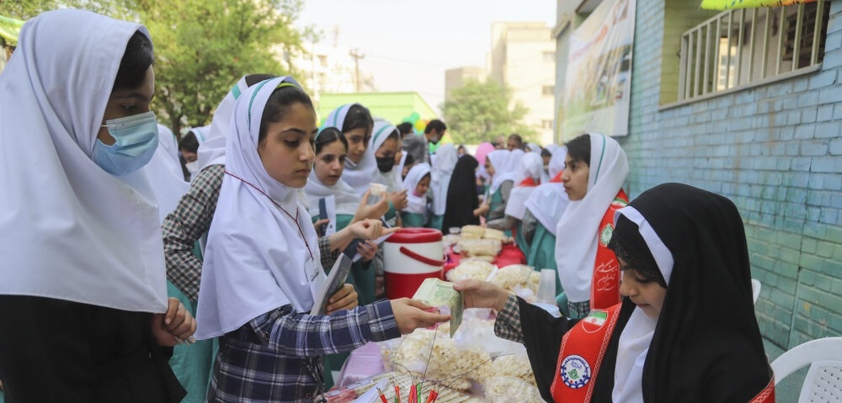 تصاویر| نواختن زنگ جشن عاطفه‌ها در اهواز