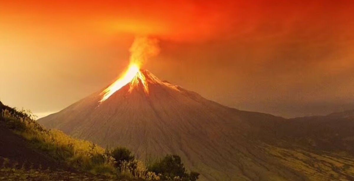 فیلم| لحظه هولناک فوران آتشفشان استرومبلی در ایتالیا