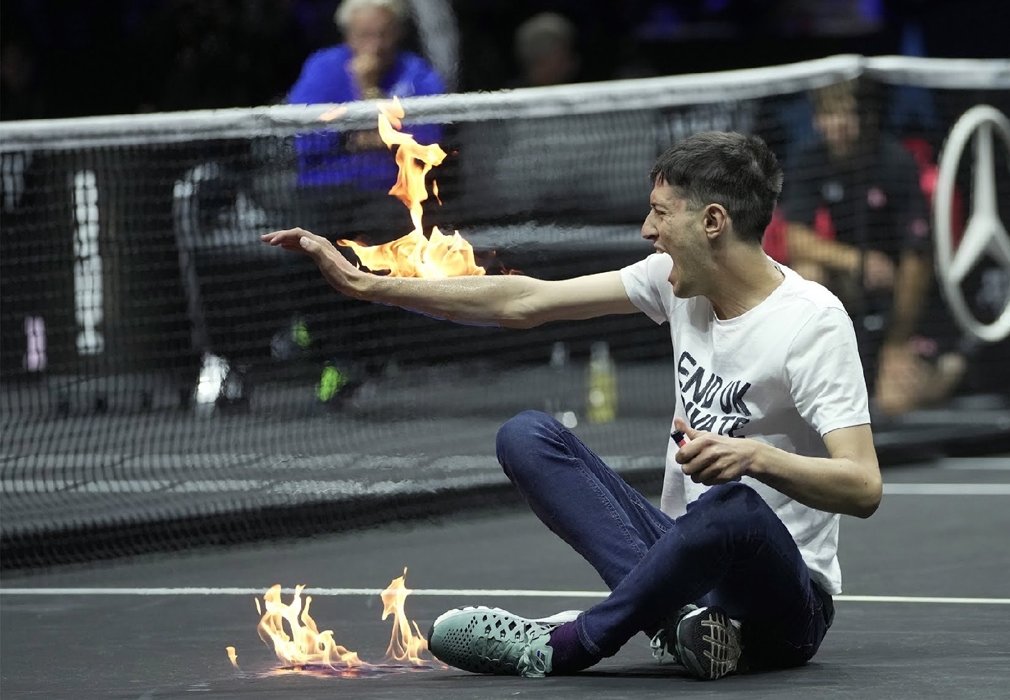 فیلم| خودسوزی یک جوان در مسابقه تنیس!