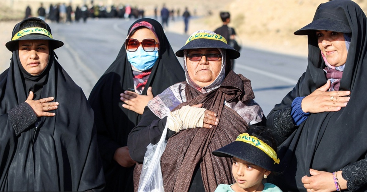 تصاویر| زائران پیاده در جاده‌های منتهی به مشهد