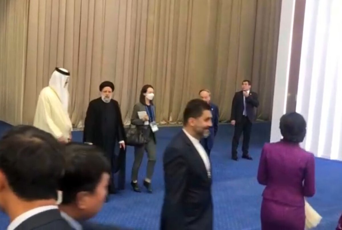 فیلم| گفت‌وگوی خصوصی رئیسی و امیر قطر در اجلاس سیکا