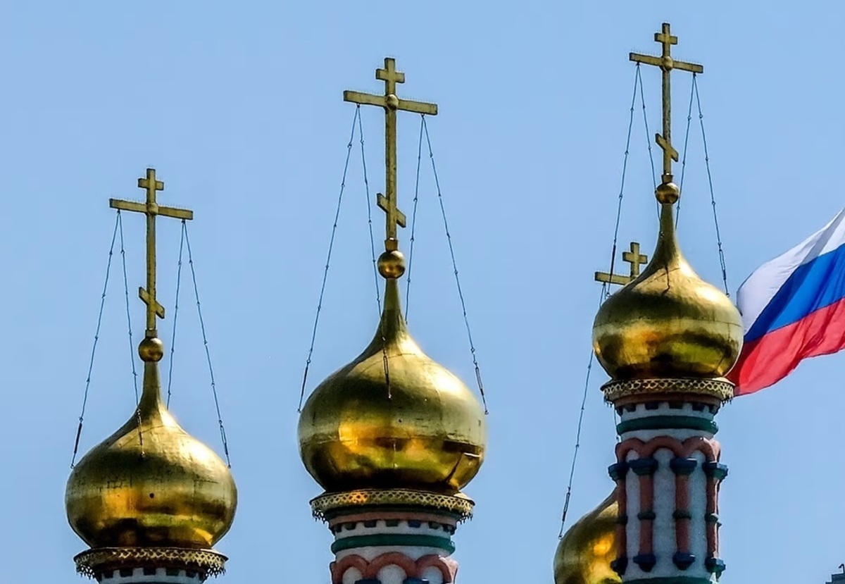 فیلم| شلیک آر پی جی توسط کشیش روس!