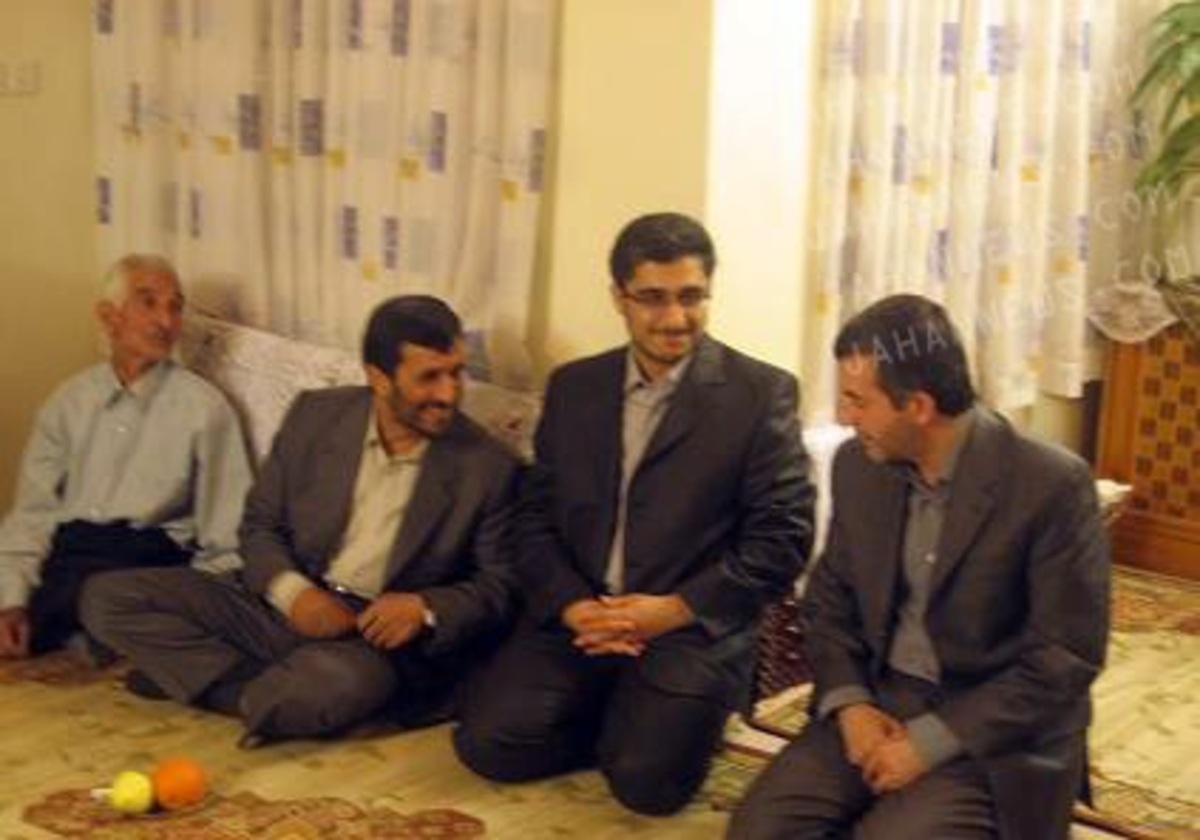 بازنشر تصاویری از مراسم ازدواج پسر احمدی‌نژاد و دختر مشایی