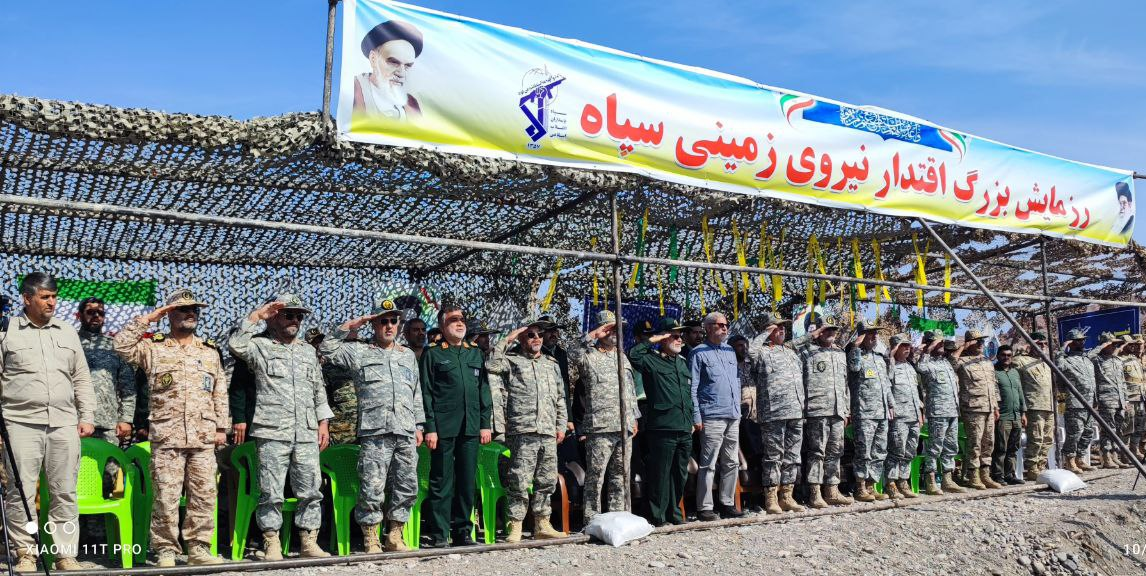 عکس| نصب پل متحرک روی رودخانه و تمرین انتقال تجهیزات در رزمایش سپاه عکس| نصب پل متحرک روی رودخانه و تمرین انتقال تجهیزات در رزمایش سپاه