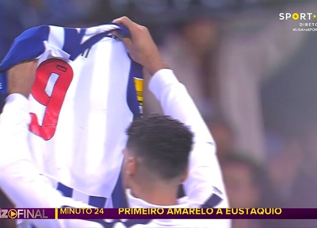 عکس| حرکت جنجالی طارمی مقابل هواداران بنفیکا