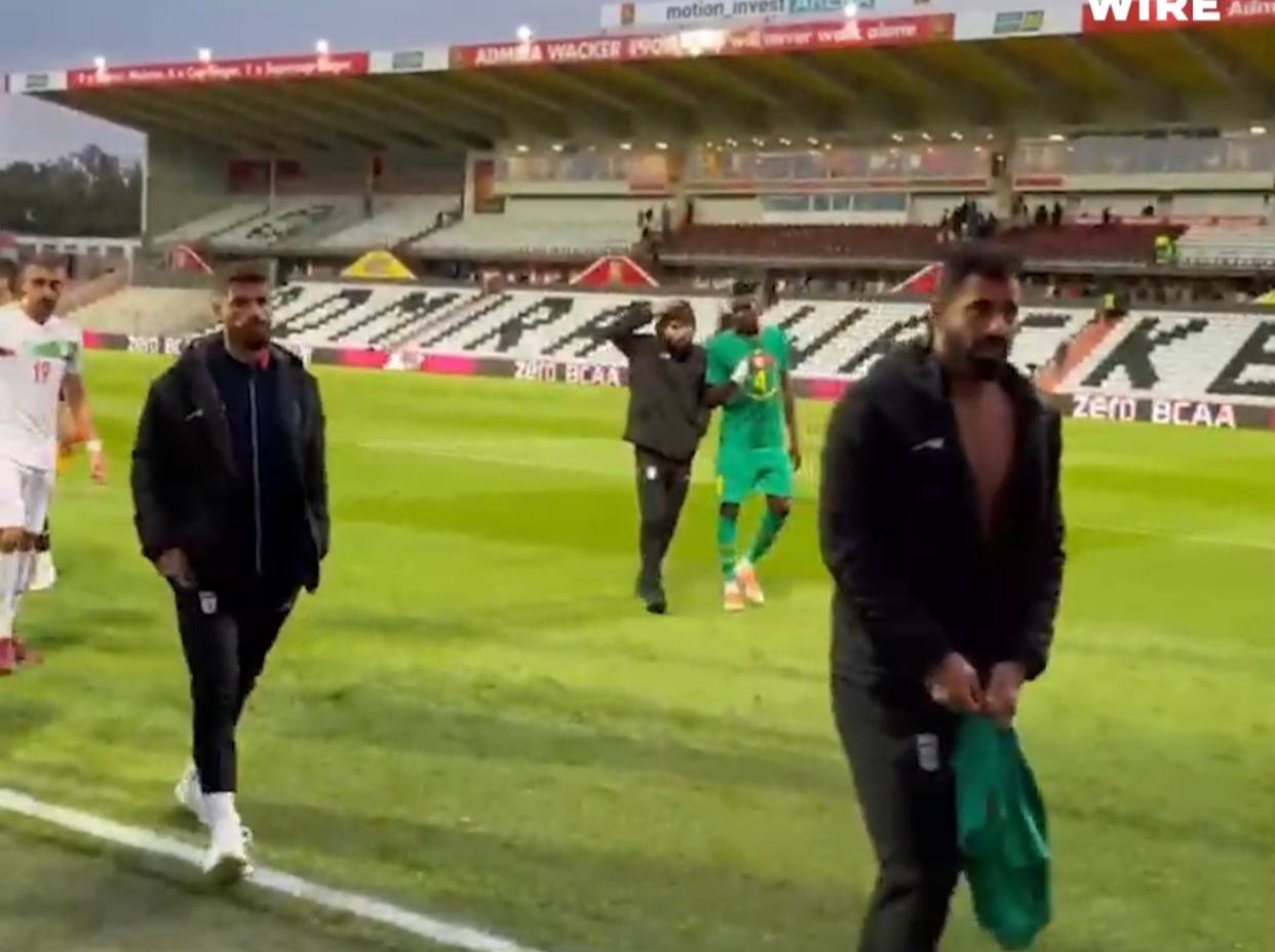 عکس| کنعانی و ارزشمندترین هدیه بازی با سنگال عکس| کنعانی و ارزشمندترین هدیه بازی با سنگال