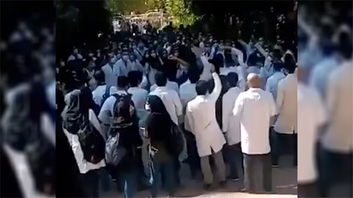 تجمع دانشجویان در شیراز
