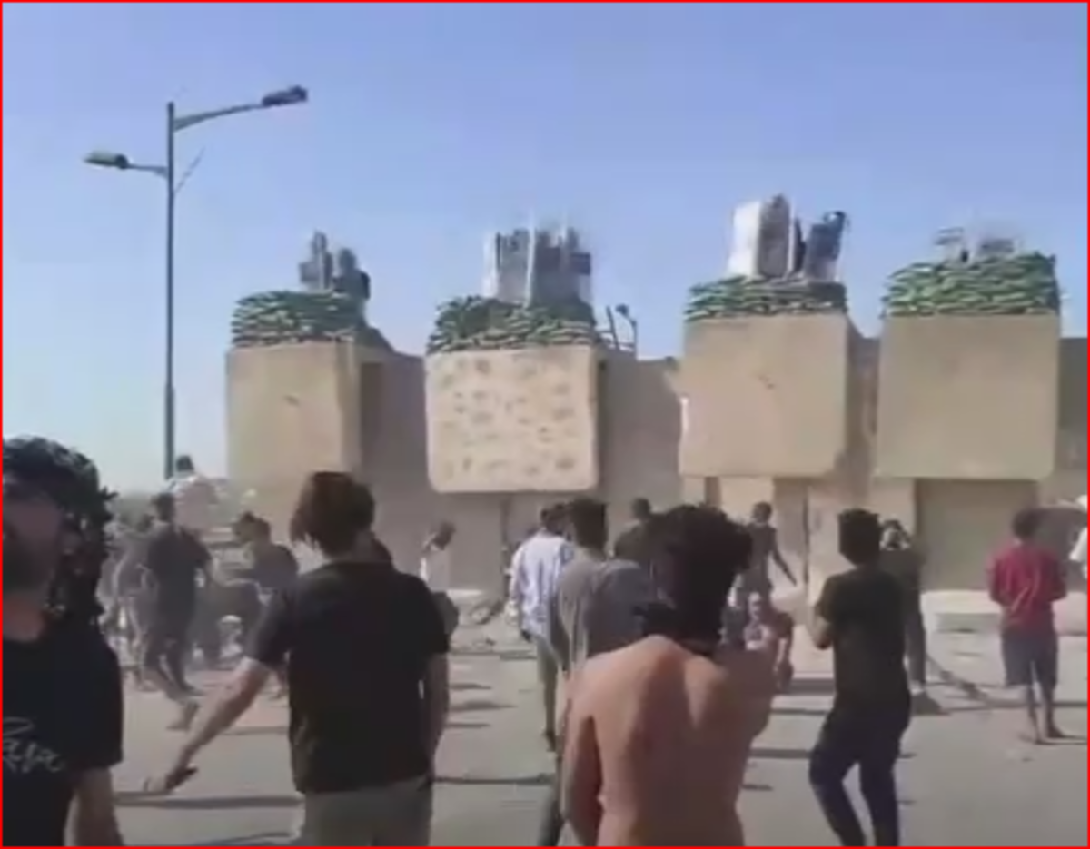 حرکت معترضان عراقی به سمت میدان 