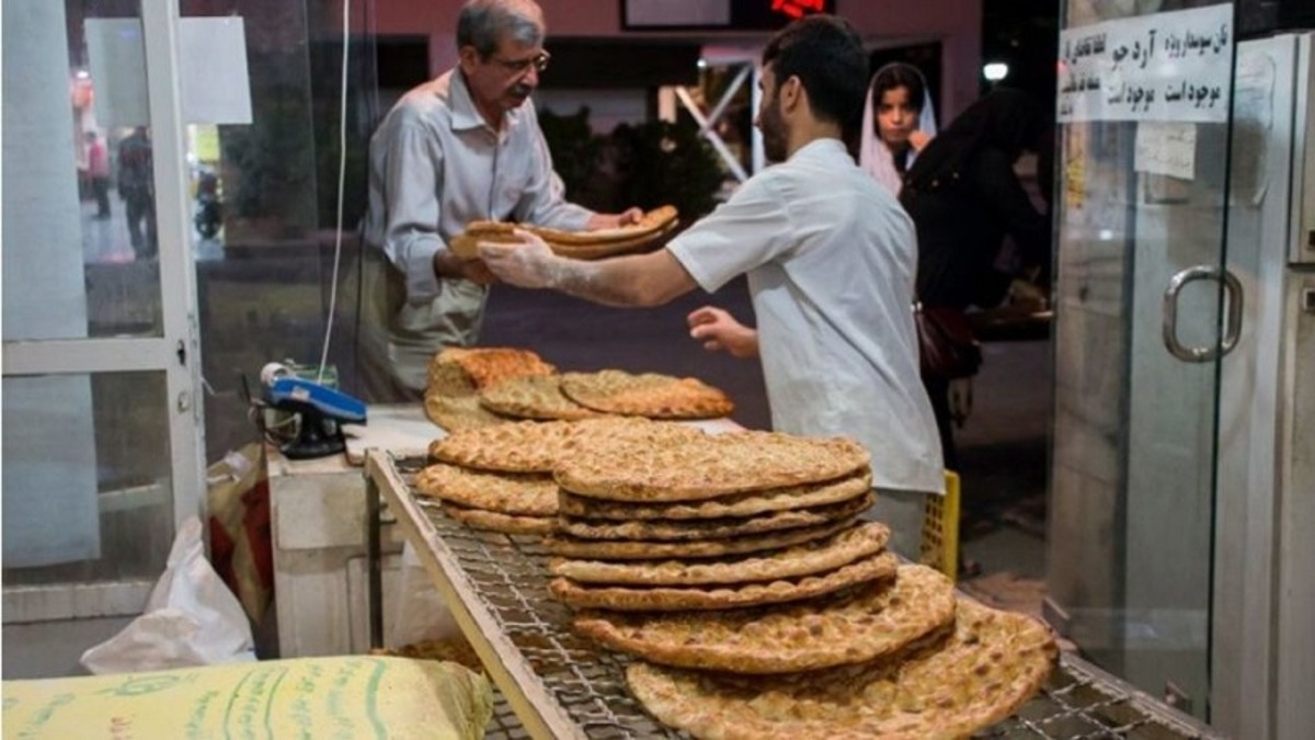 مشاور وزیر اقتصاد: هیچگونه محدودیتی در خرید نان برای مردم وجود ندارد