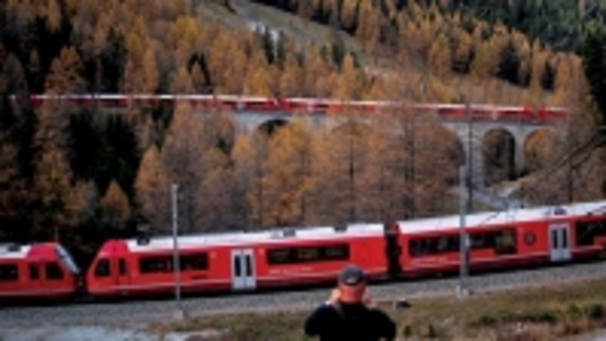 فیلم| رکورد ساخت طولانی‌ترین قطار مسافربر‌ی جهان زده شد