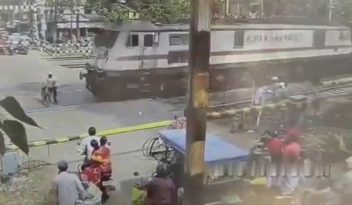 فیلم| تصادف شدید قطار با یک دوچرخه سوار