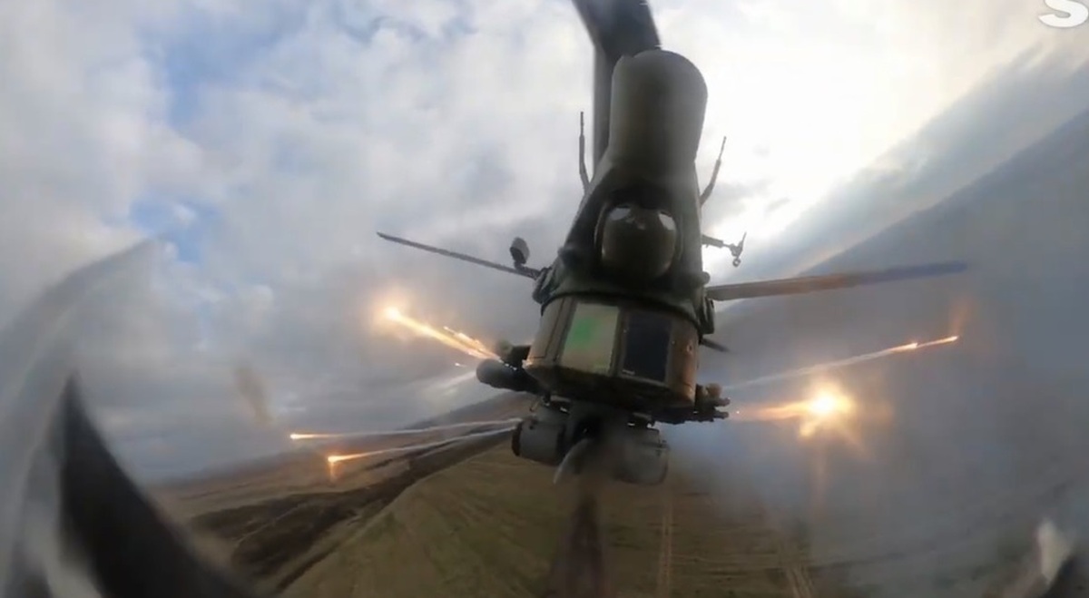 فیلم| آتش بازی بالگرد‌های روسیه در اوکراین