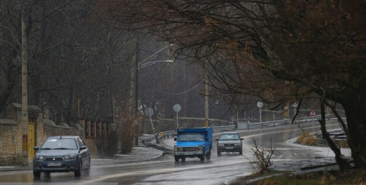بارش برف و باران در جاده‌های ۱۲ استان/انسداد ۶ محور و ترافیک پرحجم در ۵ جاده