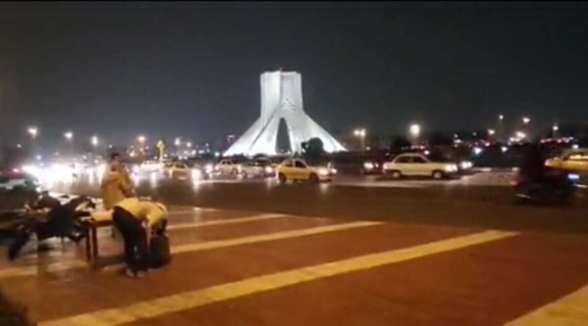 فیلم| گزارش خبرگزاری دولت از اتفاقات امشب در میدان آزادی