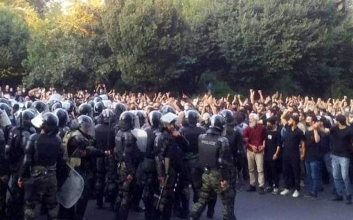 برخی معترضان از جمهوری اسلامی عبور کرده‌اند