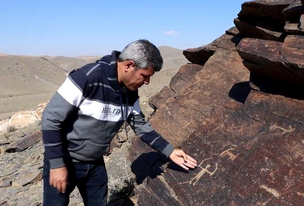 فیلم| خرد شدن صد‌ها اثر باستانی با پتک در نزدیکی گلپایگان