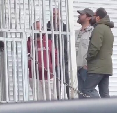 عکس| حضور شهاب حسینی مقابل اوین برای پیگیری وضعیت ترانه علیدوستی عکس| حضور شهاب حسینی مقابل اوین برای پیگیری وضعیت ترانه علیدوستی