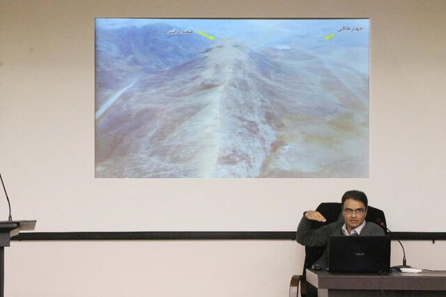 عکس| کشف گچبری ۱۷۰۰ ساله در شرق ایران عکس| کشف گچبری ۱۷۰۰ ساله در شرق ایران