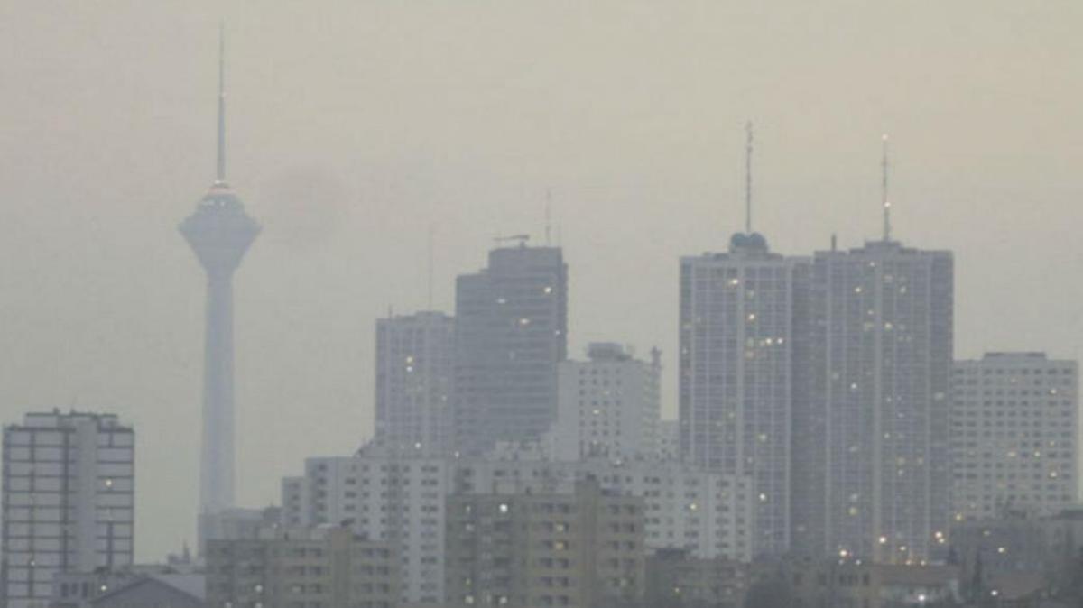 درخواست جدی وزارت بهداشت برای دورکاری کارمندان تهرانی؛ این هوا با مصرف سیگار فرقی ندارد!