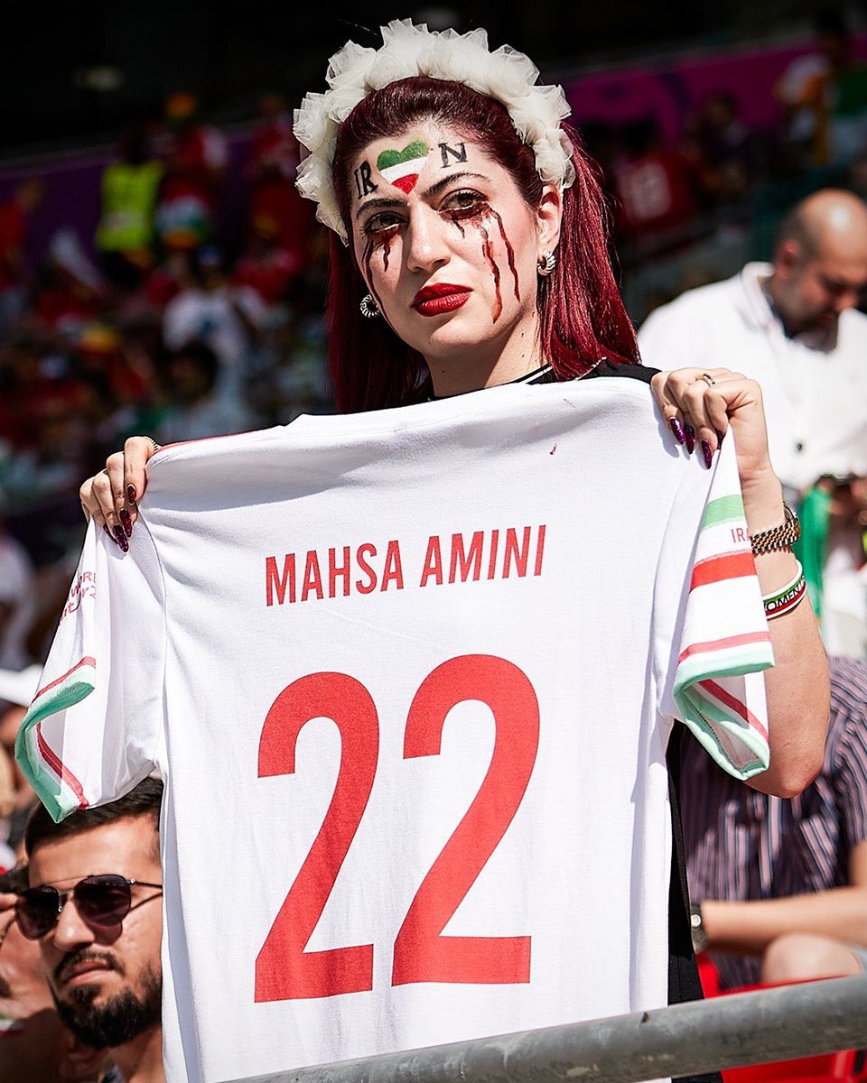 عکس| واکنش به پیراهن «مهسا امینی» در بازی ایران-ولز