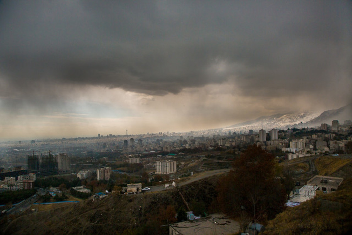 باران حریف آلودگی هوای تهران نشد/ هوای پایتخت همچنان آلوده برای گروه‌های حساس