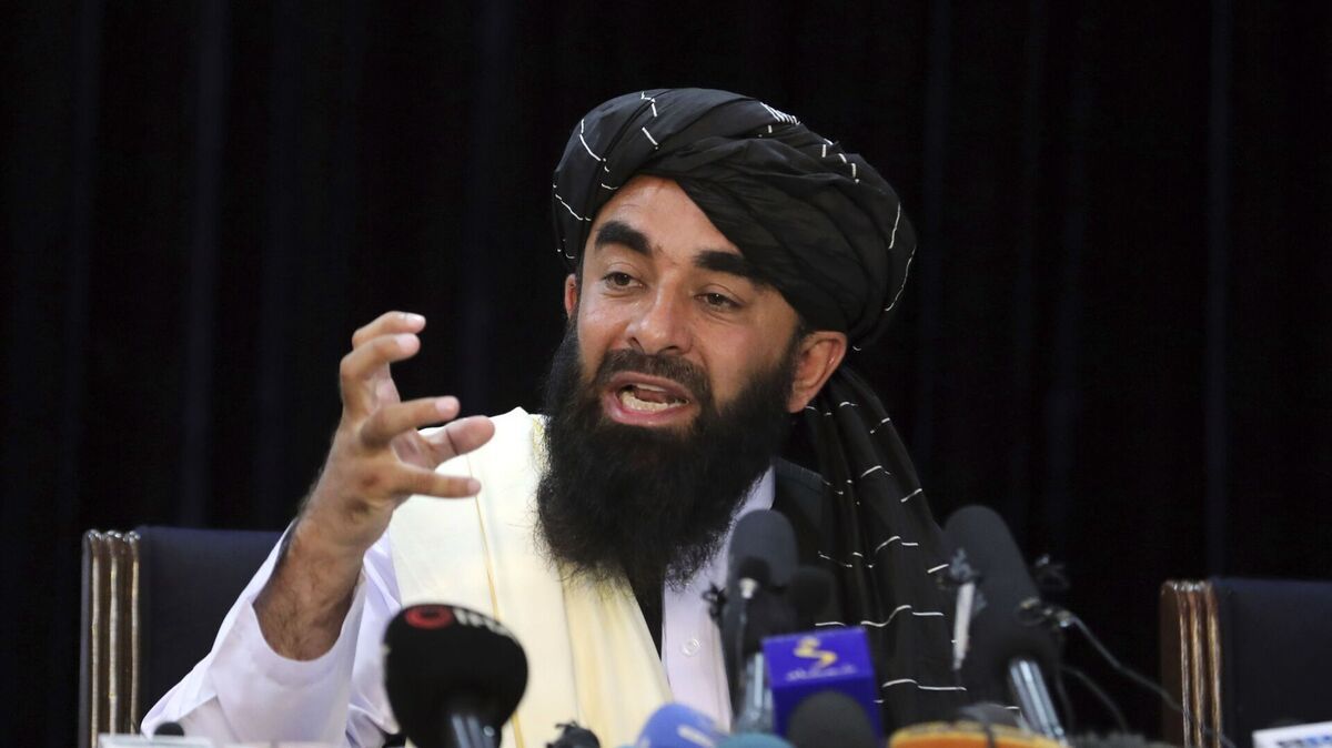 واکنش تند سخنگوی طالبان به انتقاد‌ها از شلاق زدن زنان در ملاعام