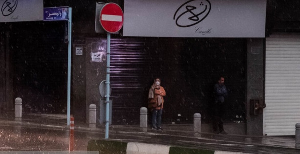 بارش باران و وزش باد در تهران/ کاهش دما از فردا