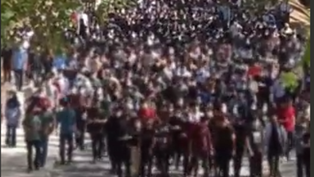 اعتراض کارگران ذوب آهن و تجمع دانشجویان در برخی دانشگاه‌ها