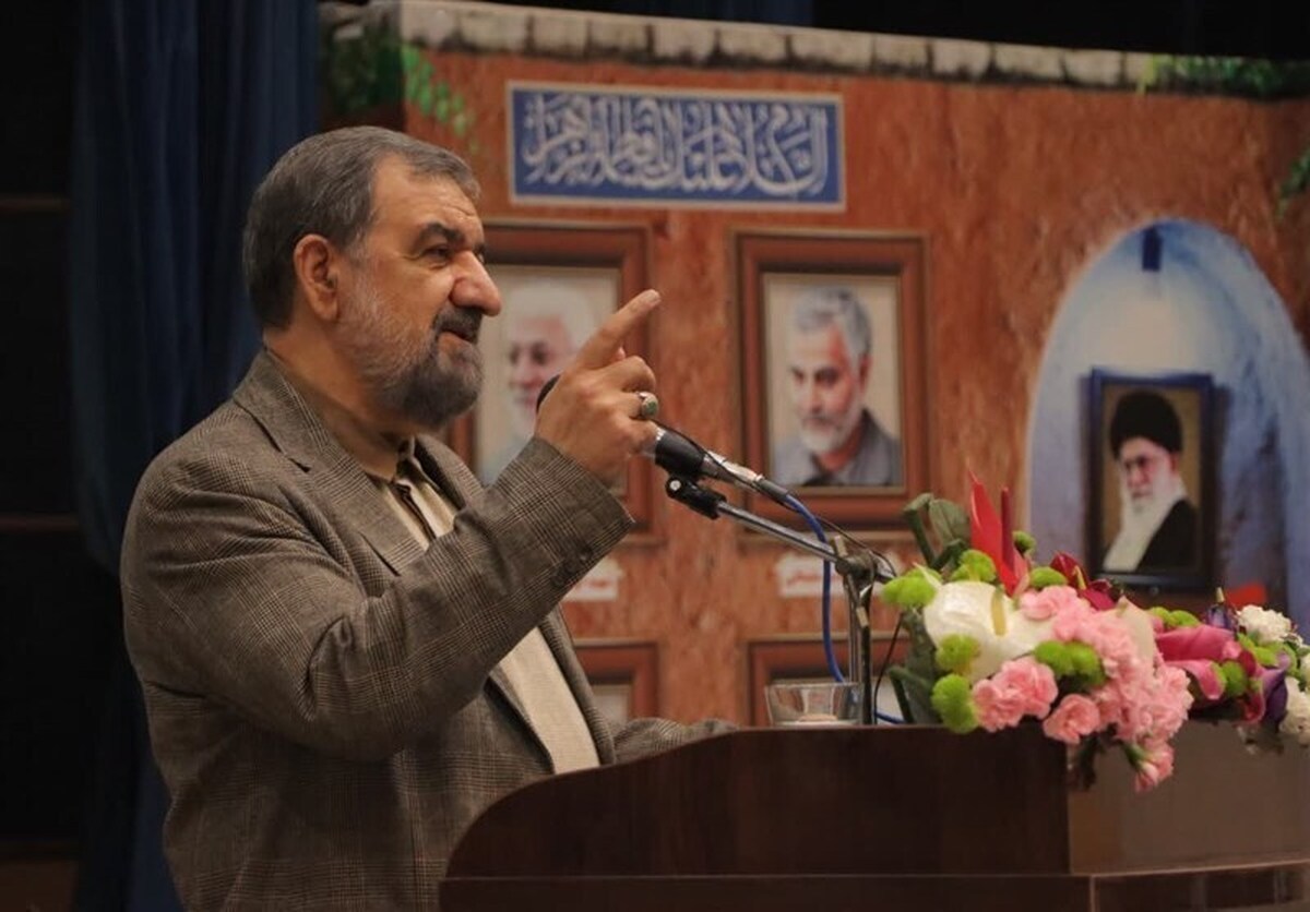 انتقاد تند محسن رضایی از برخی نمایندگان: سخنرانی نکنید، به وزارتخانه‌ها بروید و مشکلات را پیگیری کنید