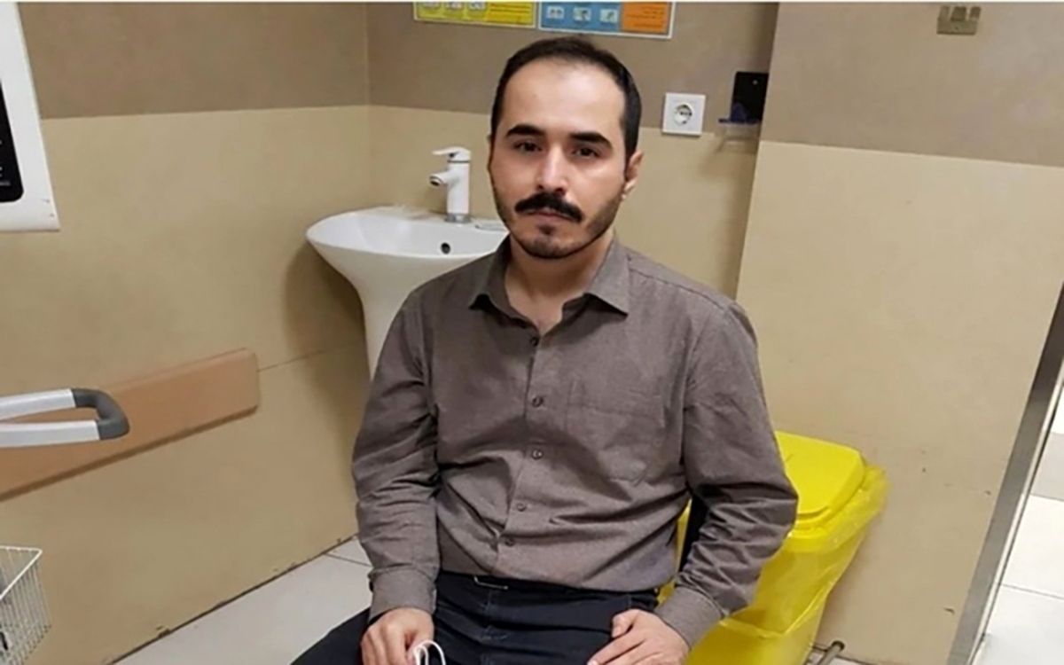 اولین تصویر از حسین رونقی بعد از آزادی در بیمارستان