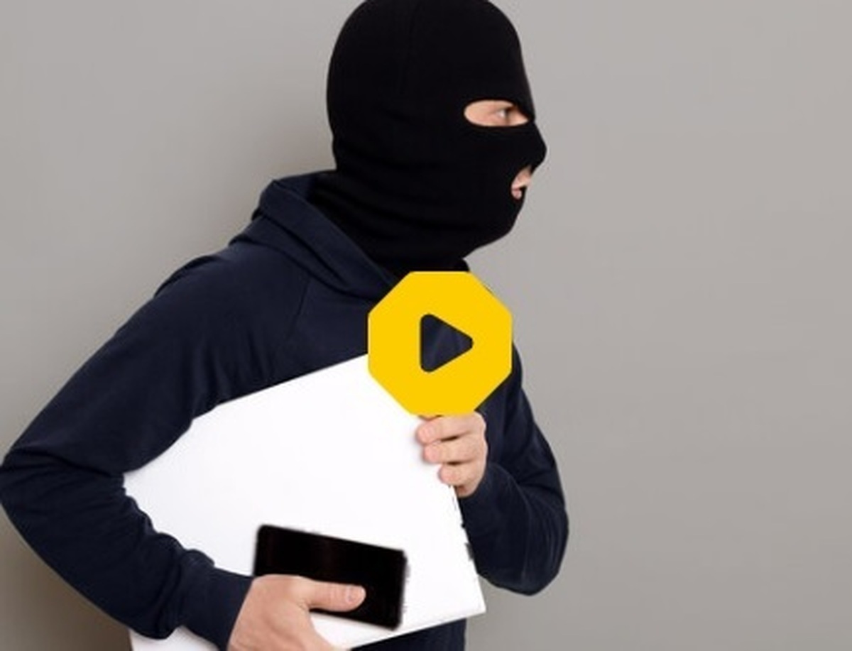 فیلم| سرقت به شیوه‌ای باورنکردنی با استفاده از لباس افراد کارتن‌خواب!