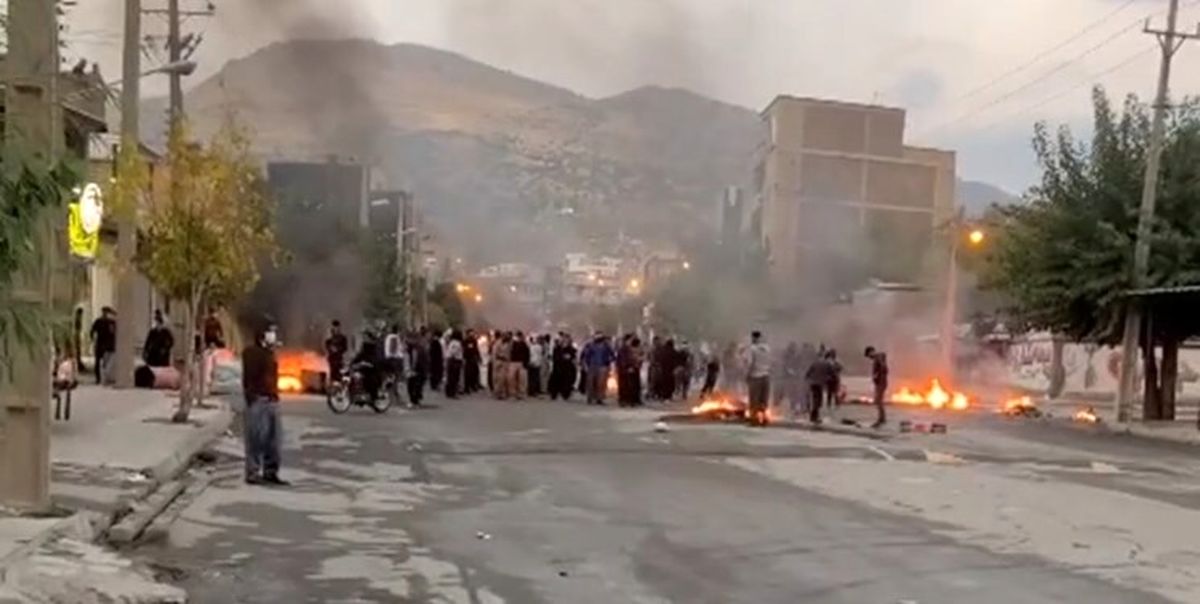 آزادی ۱۶ نفر از دستگیرشدههای ناآرامیهای یزد آزادی ۱۶ نفر از دستگیرشدههای ناآرامیهای یزد