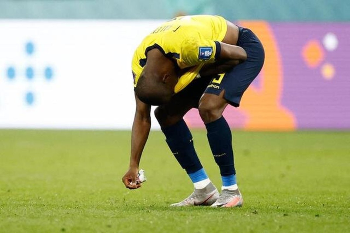 عذرخواهی اشک‌بار والنسیا از مردم کشورش بعد از ناکامی در جام جهانی