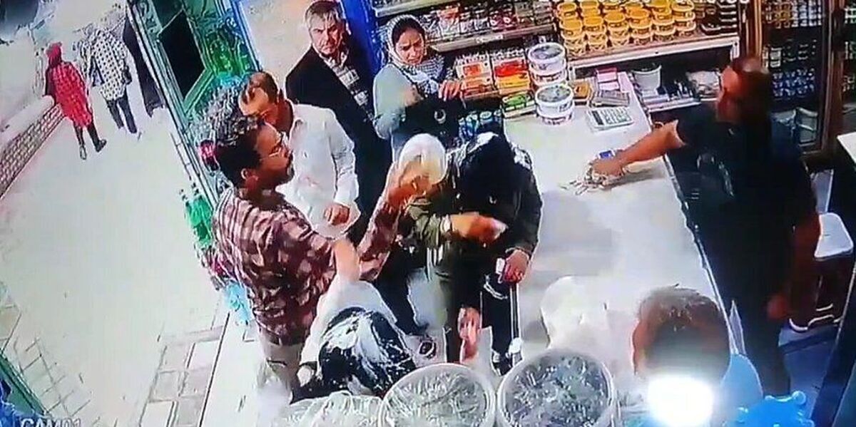 فیلم| حمله با سطل ماست به دو شهروند بیحجاب و واکنشها به آن