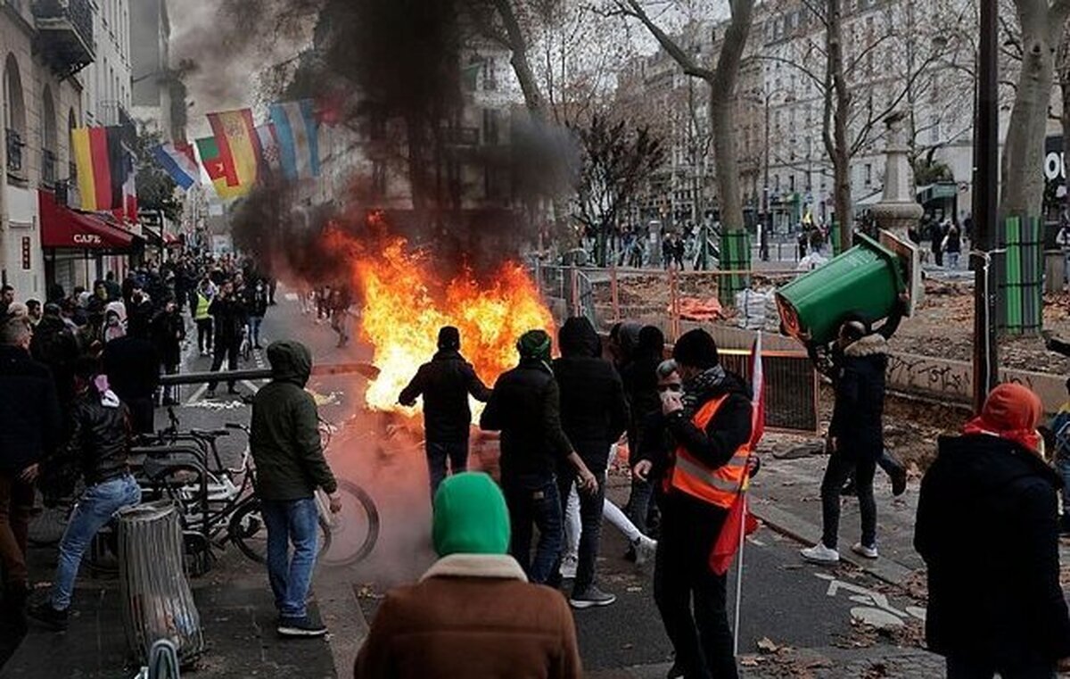 معترضان فرانسوی رستوران موردعلاقه ماکرون را آتش زدند