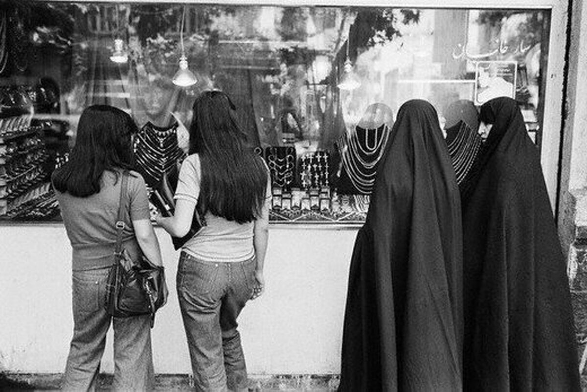 عکس| دو زن تهرانی پیش از کشف حجاب