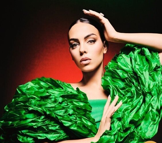 عکس| درآمدزایی عربستانیها با چشمهای جورجینا رودریگس عکس| درآمدزایی عربستانیها با چشمهای جورجینا رودریگس