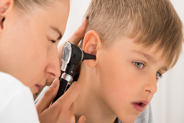 برای درمان عفونت گوش کودکان به پزشک متخصص مراجعه کنید. برای درمان عفونت گوش کودکان به پزشک متخصص مراجعه کنید.