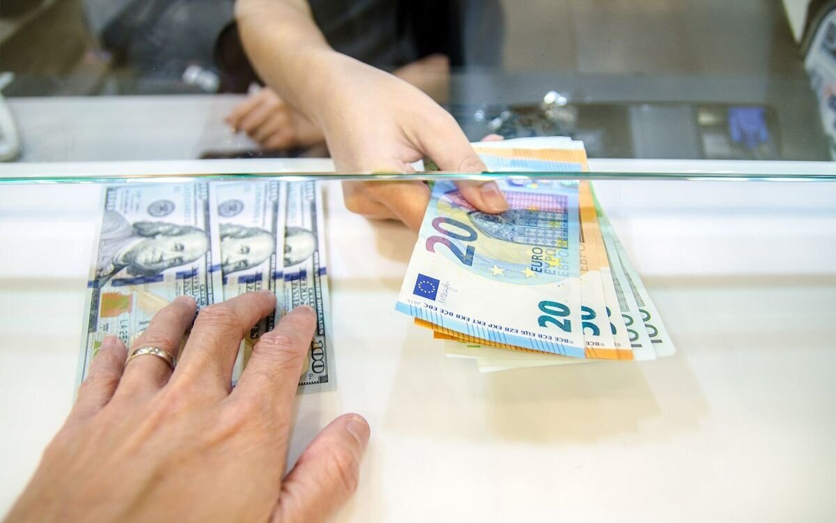 کجا ارز مسافرتی ۵۰۰ یورویی به نرخ دولتی می‌فروشند؟