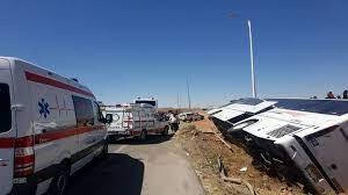 واژگونی اتوبوس در جاده آباده به اصفهان/ ۱۶ مصدوم و یک کشته