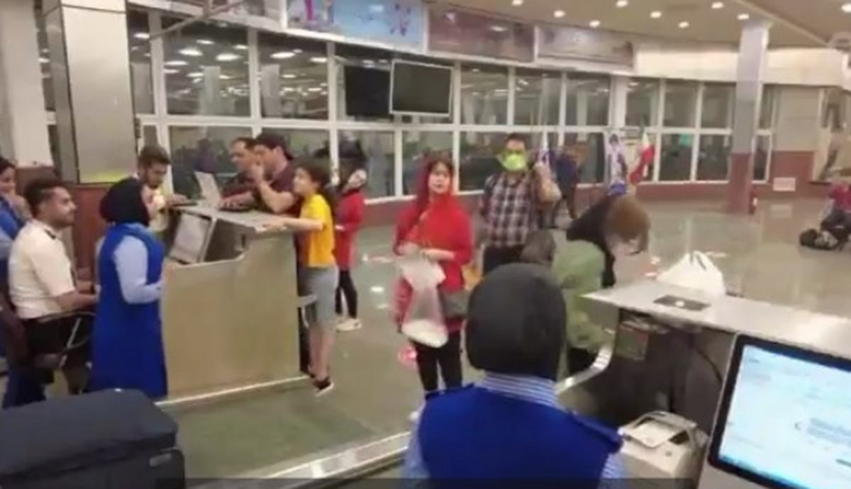فیلم|  فرودگاه بوشهر: حجاب‌تان را رعایت کنید تا خدمات ارائه دهیم