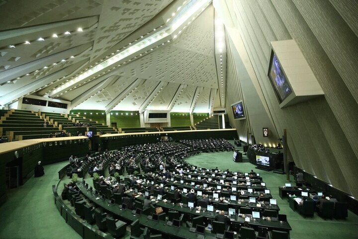 فیلم| تذکر جنجالی قالیباف به نمایندهها در صحن مجلس: همکاران اجازه ندادند...