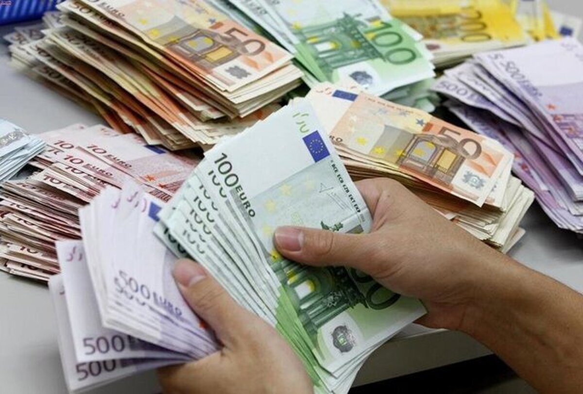 دلار، یورو و درهم در مرکز مبادله چند؟