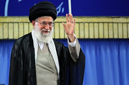 رهبر انقلاب: حضور در جنگ اوکراین را قاطعانه رد می‌کنیم| کسانی که از تغییر قانون اساسی می‌گویند همان حرف بیگانگان را می‌زنند