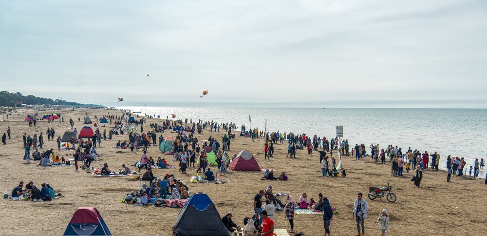 تصاویر| مسافران نوروزی ساحل فرح آباد
