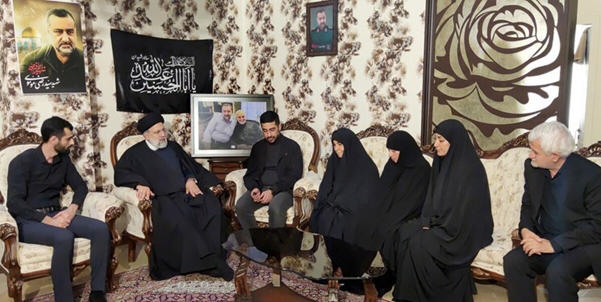 دیدار رئیسی با خانواده شهید رضی موسوی