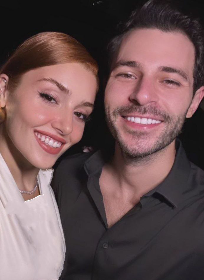 عکس| قاب عاشقانه هانده ارچل و نامزدش در سال نو عکس| قاب عاشقانه هانده ارچل و نامزدش در سال نو