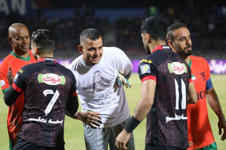 عکس| حرکت تحسین برانگیز حامد لک به یاد ملیکا عکس| حرکت تحسین برانگیز حامد لک به یاد ملیکا